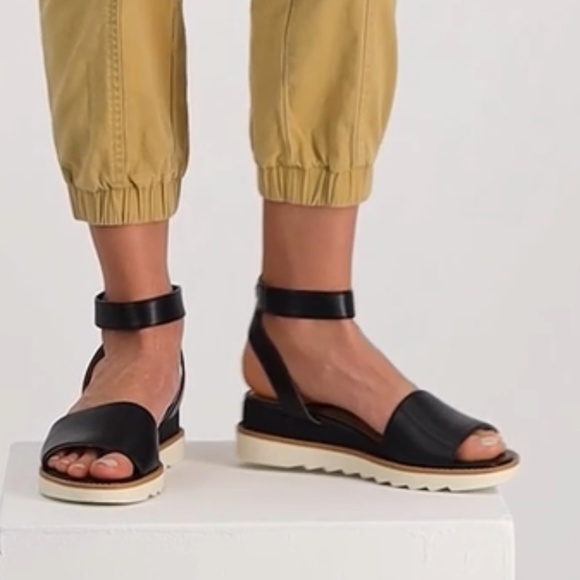 New Giani Bernini Women's Constancia Ankle Strap Wedge Sandals- Black - Picture 3 of 3